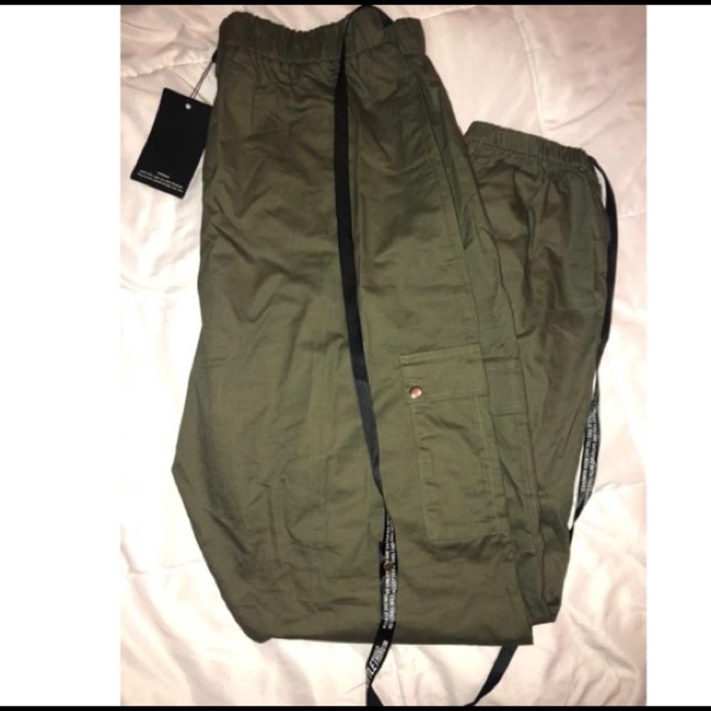 PrettyLittleThing Olive Cargo Pants